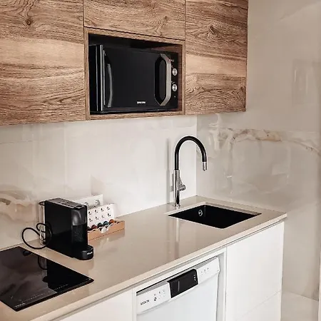 Emerald Palm Apartment